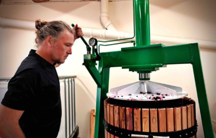 Mars Wine Station chai